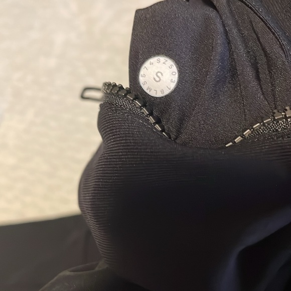 Lululemon ABC Jogger *Shorter 28" in Black - Picture 9 of 9